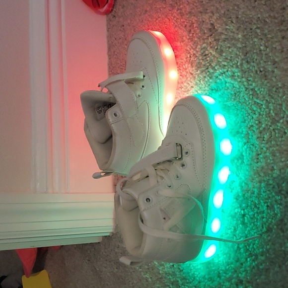 Kids white LED lite up sneakers size 29 concert to size 12 - Picture 4 of 8